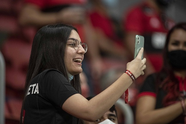 瞬息万变的 瞬息万变的